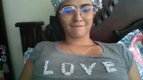 triana_bell online show from January 10, 6:01 pm