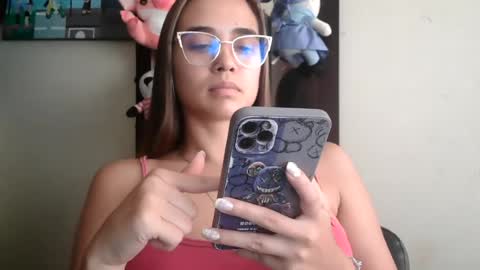 triana_bell online show from July 18, 7:27 pm
