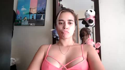 triana_bell online show from July 27, 6:49 pm