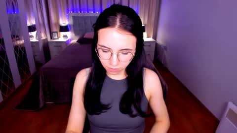TriciaDaisy online show from June 12, 7:33 pm