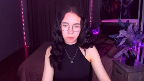 TriciaDaisy online show from June 19, 3:26 pm