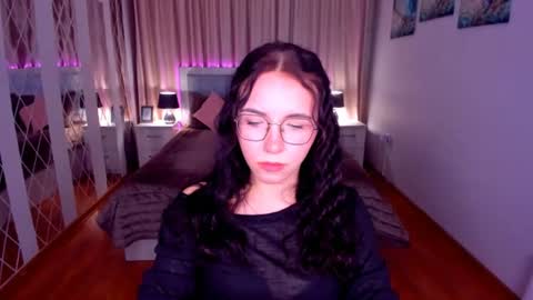 TriciaDaisy online show from June 21, 5:11 am