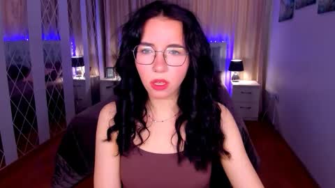 TriciaDaisy online show from June 7, 5:14 am