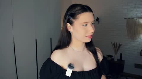 Stella online show from January 18, 7:04 am