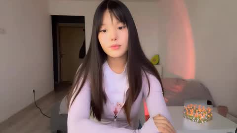 Yumi  online show from October 28, 1:28 pm