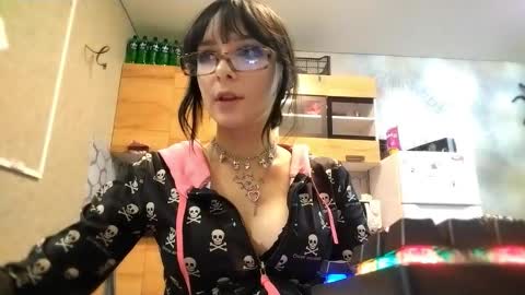 Poly online show from January 17, 2:46 pm