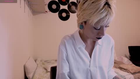 Cait online show from November 12, 4:21 am