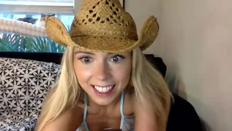 twofrens online show from July 28, 12:19 am