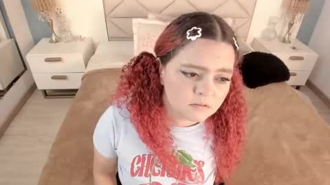 Twiggy online show from March 1, 12:43 am