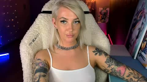Miley online show from May 7, 2:10 pm