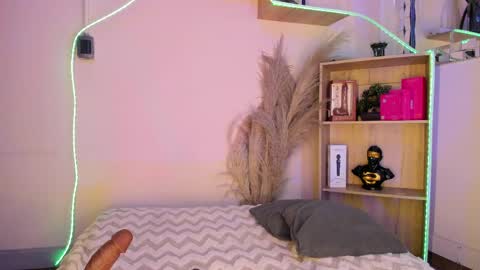 tylla__ online show from April 5, 5:17 am