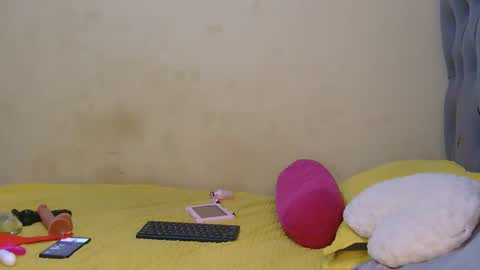 tynniee online show from February 9, 2:03 am