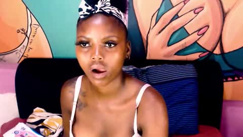 Snapshot of tyrabangz chatting on January 10, 4:51 pm Tyra online show from January 10, 4:51 pm