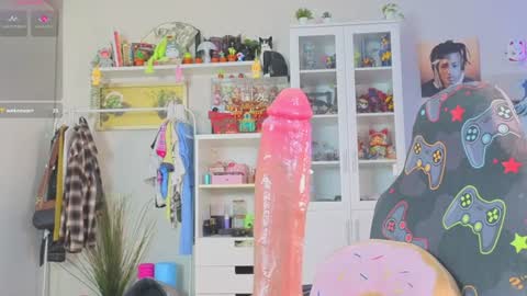 Olivia Kaufman online show from July 15, 4:00 pm