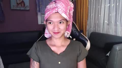 NEWRA  ALLISON online show from November 30, 7:51 pm