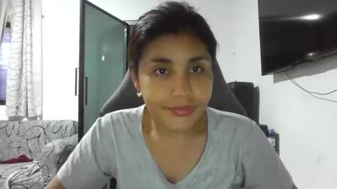 urblossom_vergoxx online show from May 4, 6:17 am