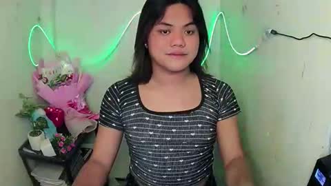 Snapshot of urhottie_bella chatting on September 9, 12:49 pm Bella DONT FORGET TO THUMBS UP AND FOLLOW online show from September 9, 12:49 pm