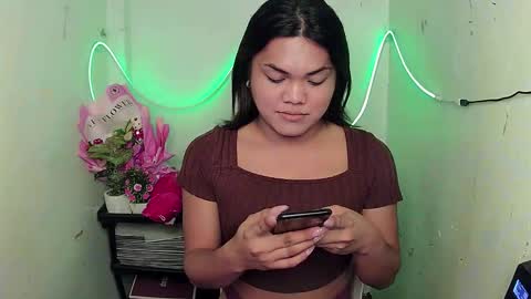 Snapshot of urhottie_bella chatting on October 1, 11:26 am Bella DONT FORGET TO THUMBS UP AND FOLLOW online show from October 1, 11:26 am