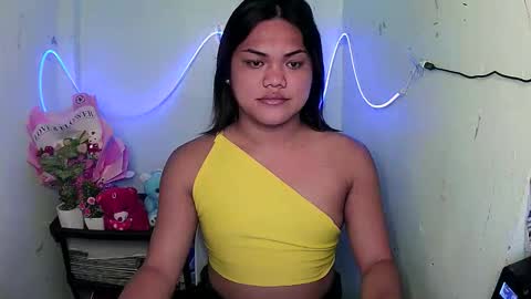 Snapshot of urhottie_bella chatting on September 19, 11:48 pm Bella DONT FORGET TO THUMBS UP AND FOLLOW online show from September 19, 11:48 pm