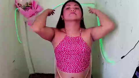 Snapshot of urhottie_bella chatting on October 18, 6:38 am Bella DONT FORGET TO THUMBS UP AND FOLLOW online show from October 18, 6:38 am