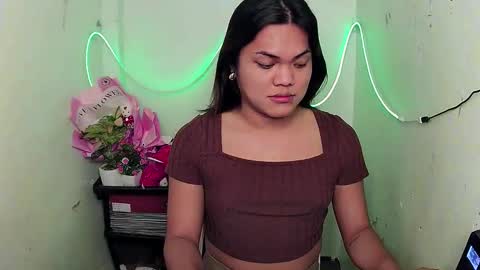 Snapshot of urhottie_bella chatting on October 4, 3:56 am Bella DONT FORGET TO THUMBS UP AND FOLLOW online show from October 4, 3:56 am