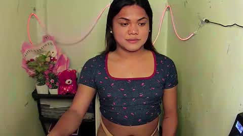 Snapshot of urhottie_bella chatting on September 22, 1:20 pm Bella DONT FORGET TO THUMBS UP AND FOLLOW online show from September 22, 1:20 pm