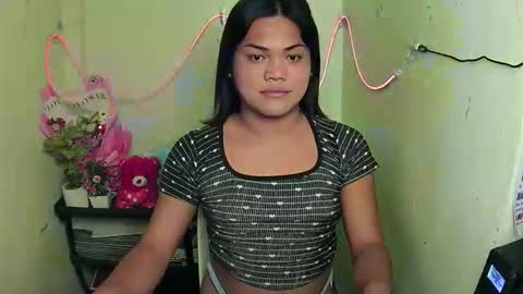 Snapshot of urhottie_bella chatting on September 23, 2:15 pm Bella DONT FORGET TO THUMBS UP AND FOLLOW online show from September 23, 2:15 pm