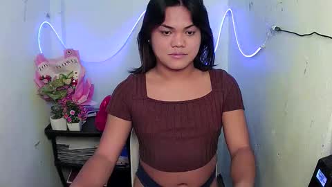 Snapshot of urhottie_bella chatting on September 25, 9:19 am Bella DONT FORGET TO THUMBS UP AND FOLLOW online show from September 25, 9:19 am