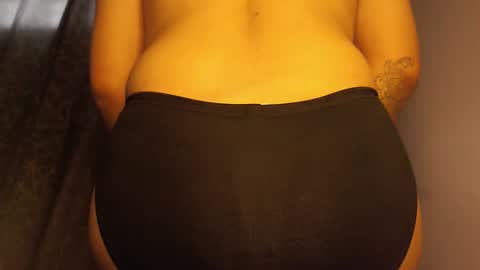 Snapshot of urlovely_hait chatting on October 13, 7:33 am Sham online show from October 13, 7:33 am