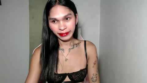 ursweet_zeviixx online show from November 14, 9:31 am