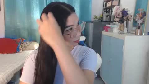 Ashley Kate Mateo Gray online show from March 4, 11:50 am