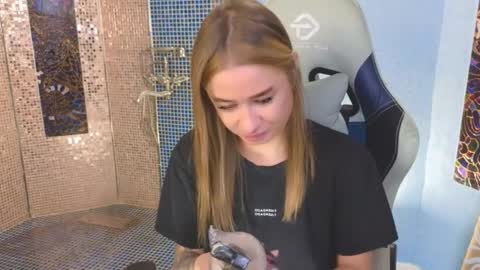 Leila online show from October 30, 5:14 pm