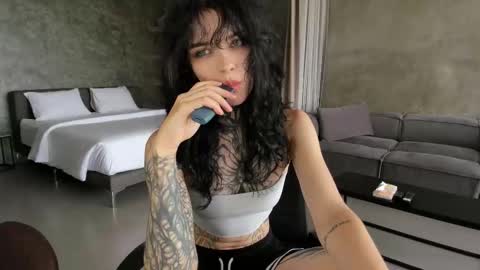 Snapshot of uwu_eva chatting on October 4, 7:58 am Eva online show from October 4, 7:58 am