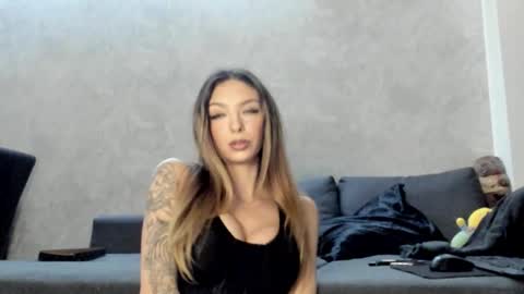 Mia online show from December 17, 5:11 am