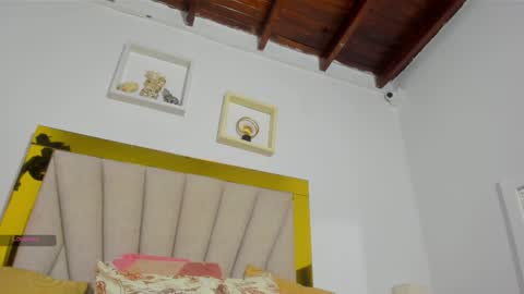 Snapshot of vahiolet_fuentes chatting on January 28, 3:04 am vahioleth online show from January 28, 3:04 am