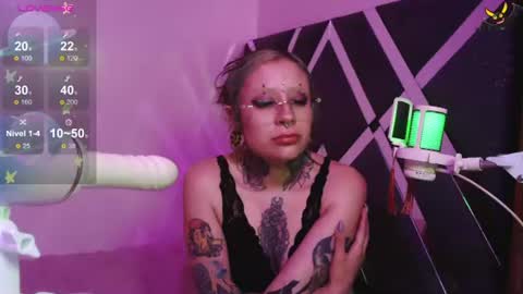Vainilla Independent model online show from June 11, 2:53 am