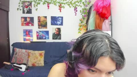 Vaiolet1314 online show from May 1, 11:41 pm