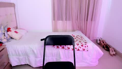 HI IM NEW online show from June 19, 5:38 pm