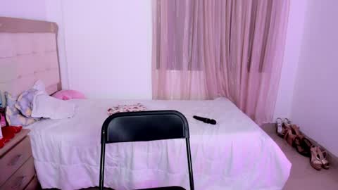HI IM NEW online show from June 25, 6:20 pm