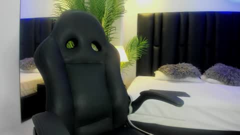 valeri_tafur online show from November 11, 11:07 am