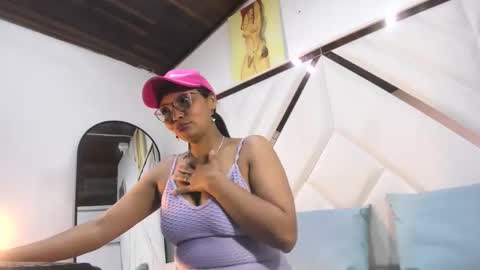 valeria_gil_ online show from April 29, 1:36 pm
