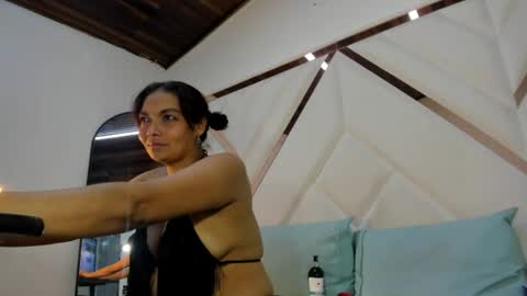 valeria_gil_ online show from June 22, 9:45 pm