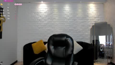 Snapshot of valeriavelvet chatting on January 17, 11:49 am Vale online show from January 17, 11:49 am