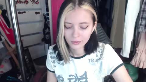 Snapshot of valeriaxkiss chatting on February 23, 9:06 am ValeriaXKiss online show from February 23, 9:06 am