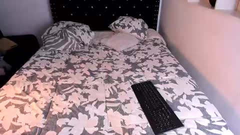 valerie luxe   online show from July 5, 6:19 am