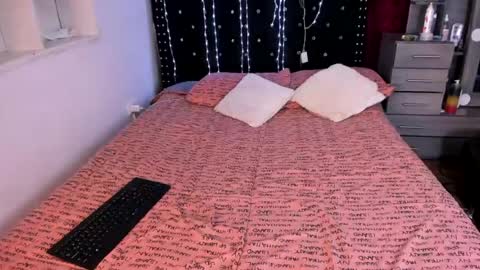 valerie luxe   online show from July 27, 4:20 am