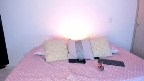 valeriekhaleesi online show from May 5, 1:30 am