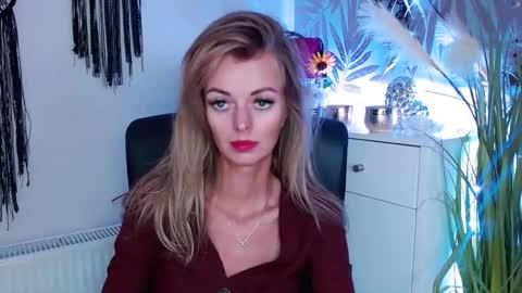 Valerie  online show from December 30, 2:51 pm