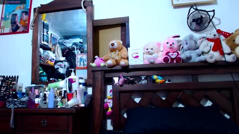 Snapshot of valerybaker1 chatting on February 17, 9:32 pm B V Naughty online show from February 17, 9:32 pm