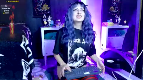  x  online show from July 21, 7:47 pm